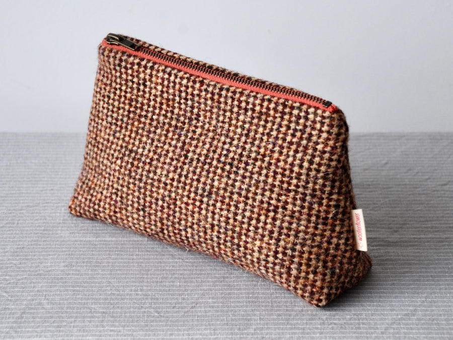 Tweed pouch in Currant/ Oatmeal