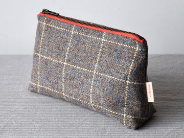 Tweed pouch in Dusk/ Oatmeal