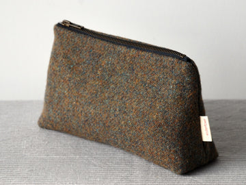 Tweed pouch in Lichen