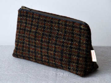 Tweed pouch in Charcoal/ Moss