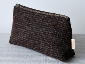 Tweed pouch in Peat/ Heather