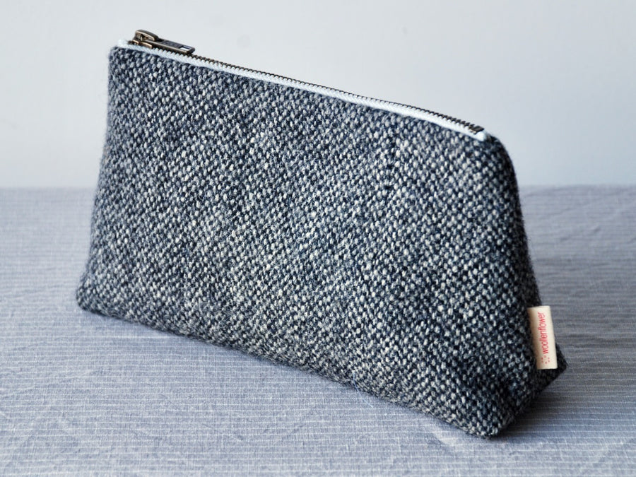 Tweed pouch in Silver/ Charcoal