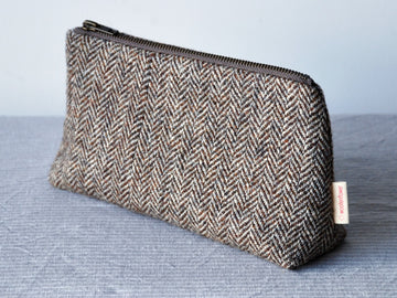 Tweed pouch in Silver/ Bark