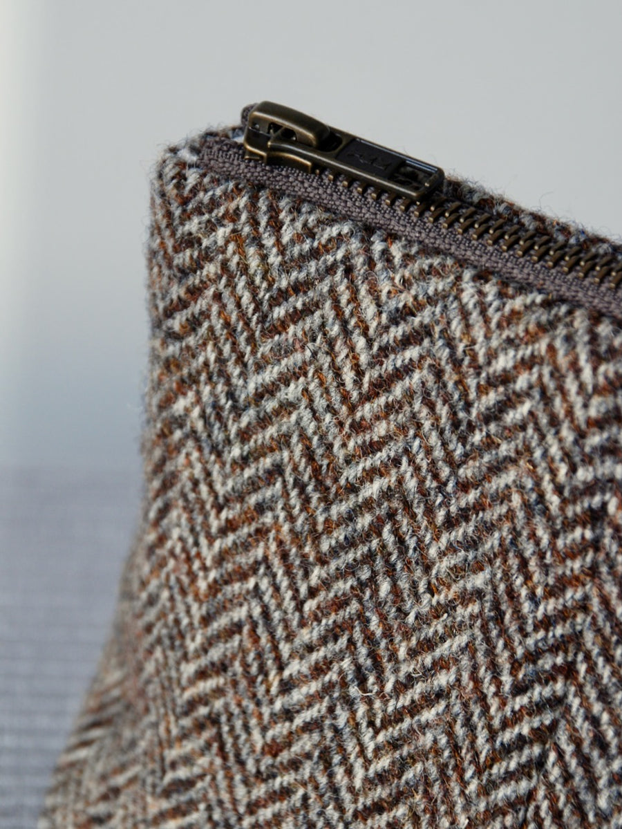 Tweed pouch in Silver/ Bark